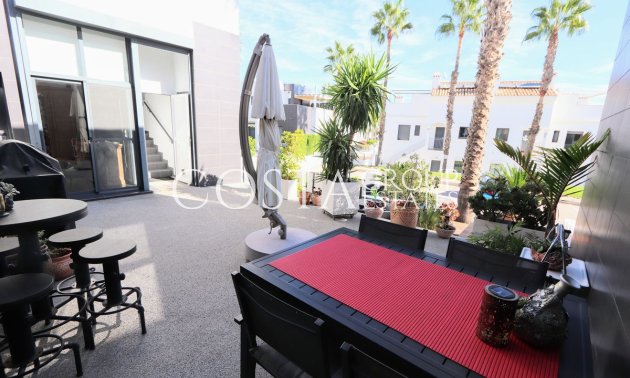 Revente - Villa -
Orihuela - Villamartin