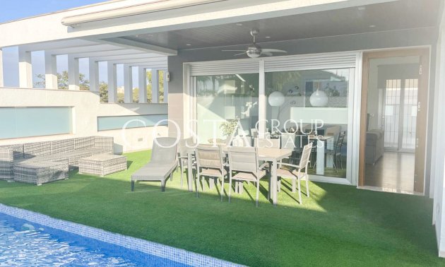 Revente - Villa -
Orihuela - Mil Palmeras