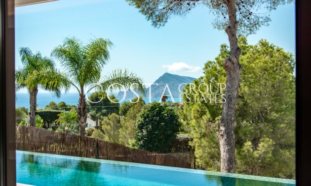 Nowy budynek - Willa -
Altea