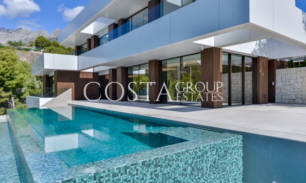 Nowy budynek - Willa -
Altea