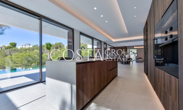 Nowy budynek - Willa -
Altea