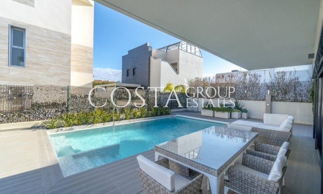 Herverkoop - Villa -
Orihuela Costa