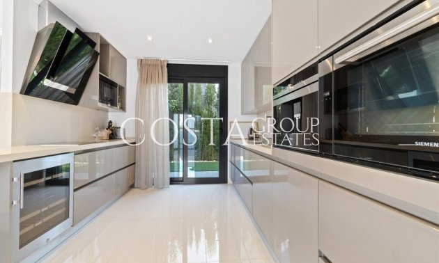 Herverkoop - Villa -
Orihuela Costa