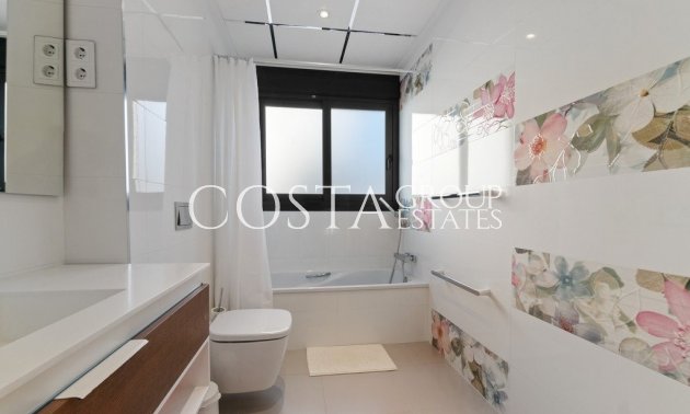 Herverkoop - Villa -
Orihuela Costa