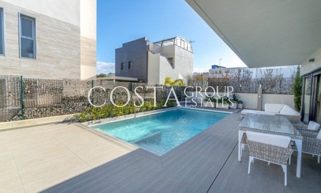 Herverkoop - Villa -
Orihuela Costa