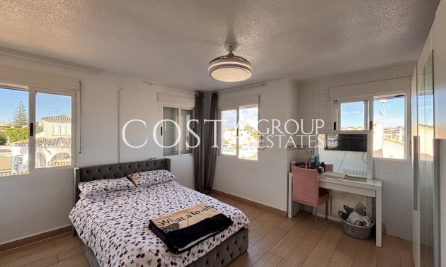 Herverkoop - Villa -
Orihuela Costa - Playa Flamenca