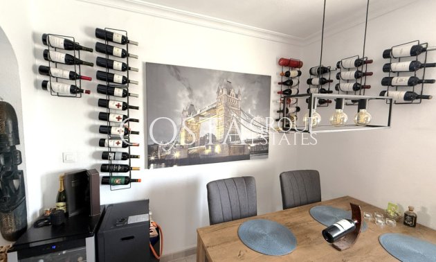 Resale - Villa -
Torrevieja