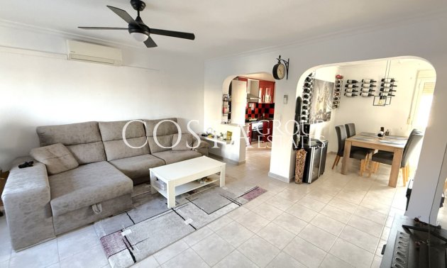 Resale - Villa -
Torrevieja