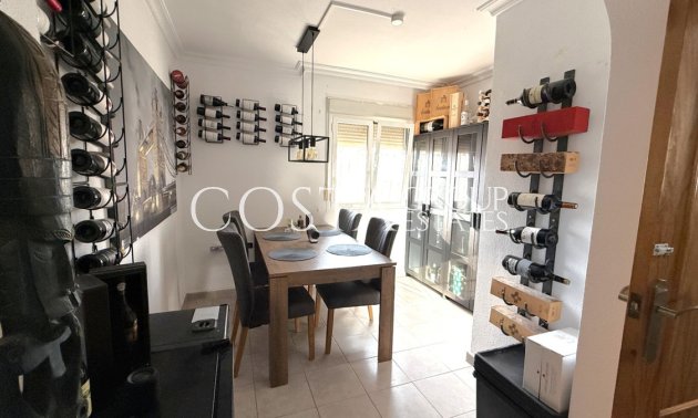 Resale - Villa -
Torrevieja