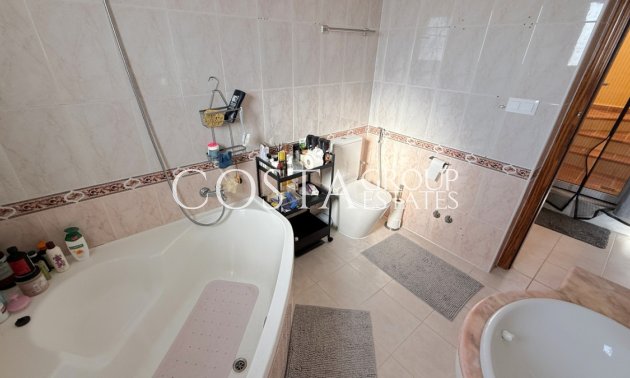 Resale - Villa -
Torrevieja