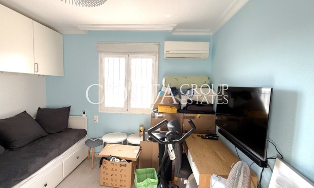 Resale - Villa -
Torrevieja