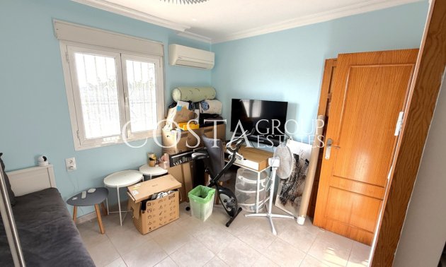 Resale - Villa -
Torrevieja