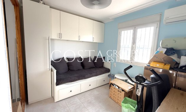 Resale - Villa -
Torrevieja