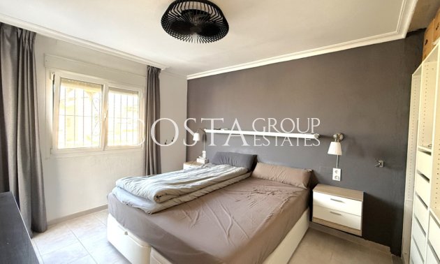 Resale - Villa -
Torrevieja