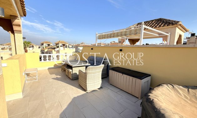 Resale - Villa -
Torrevieja