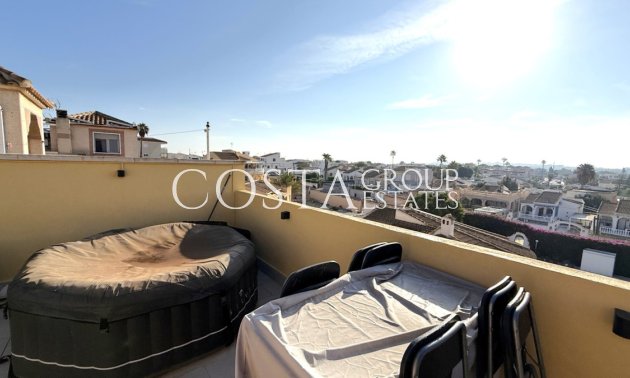 Resale - Villa -
Torrevieja