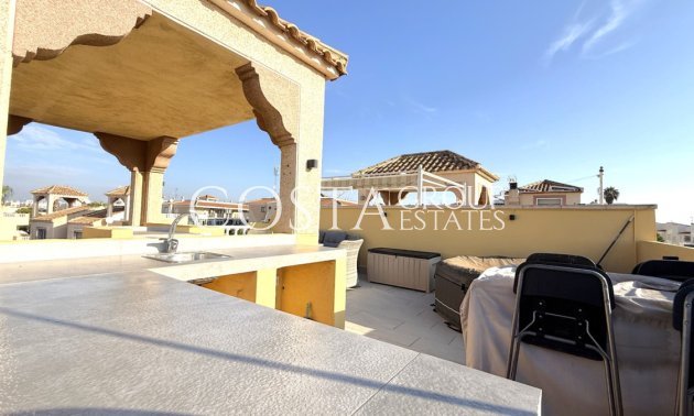 Resale - Villa -
Torrevieja