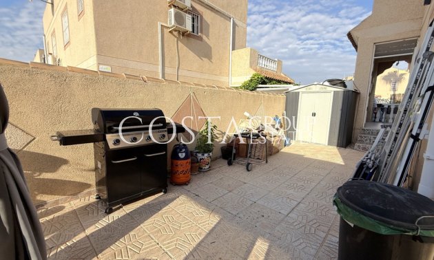 Resale - Villa -
Torrevieja