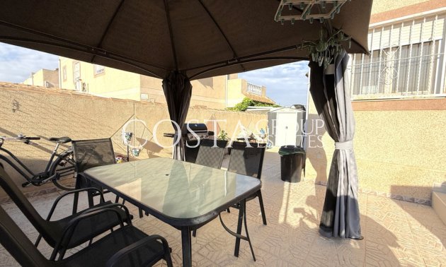 Resale - Villa -
Torrevieja