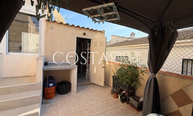 Resale - Villa -
Torrevieja