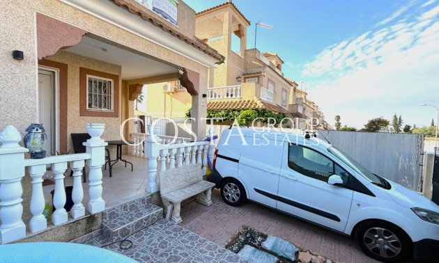 Resale - Villa -
Torrevieja