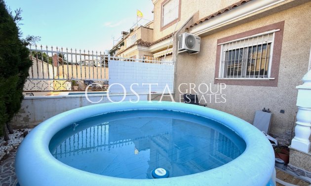 Resale - Villa -
Torrevieja