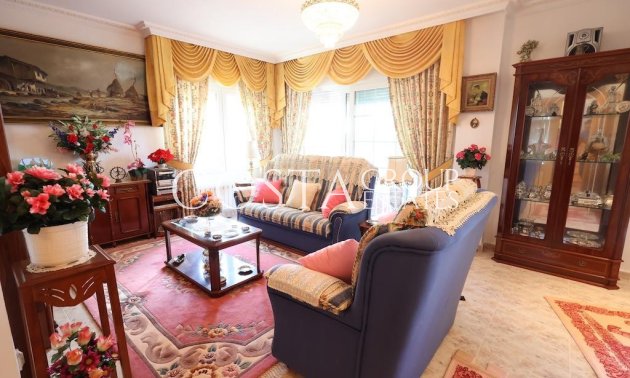 Revente - Villa -
Orihuela Costa