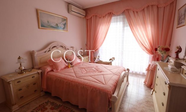 Revente - Villa -
Orihuela Costa