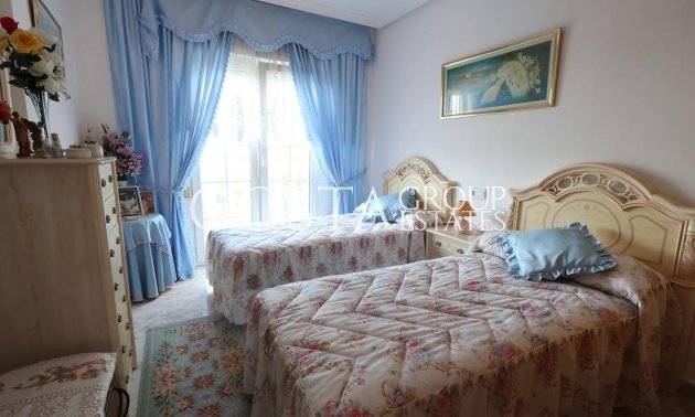 Revente - Villa -
Orihuela Costa