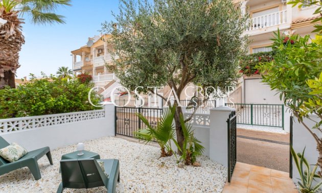 Resale - House -
Orihuela Costa - Villamartin