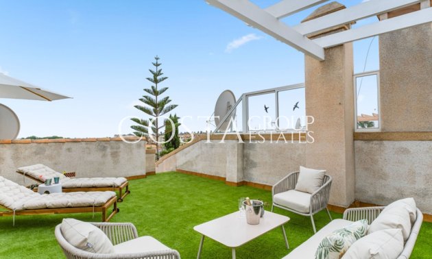 Resale - House -
Orihuela Costa - Villamartin