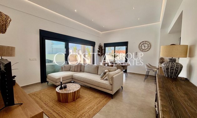 Nowy budynek - Willa -
Rafal - polideportivo