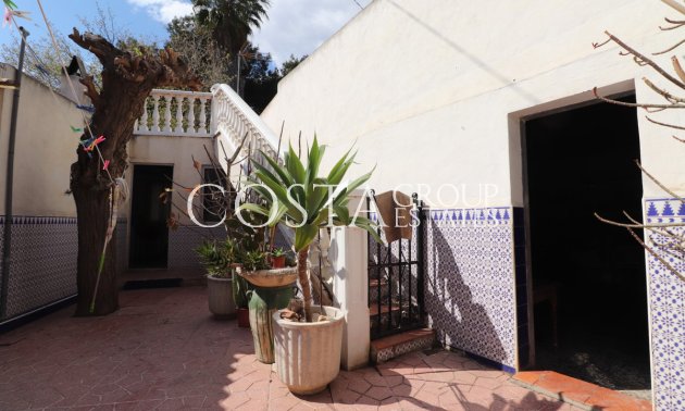 Herverkoop - Villa -
Almoradí - Heredades