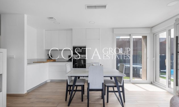 Resale - Villa -
Orihuela Costa - Vista Bella Golf