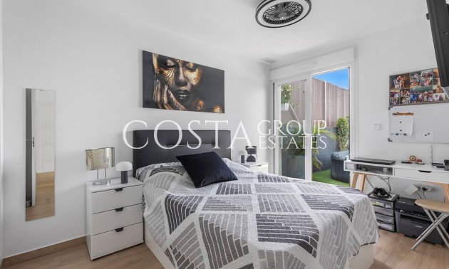 Resale - Villa -
Orihuela Costa - Vista Bella Golf