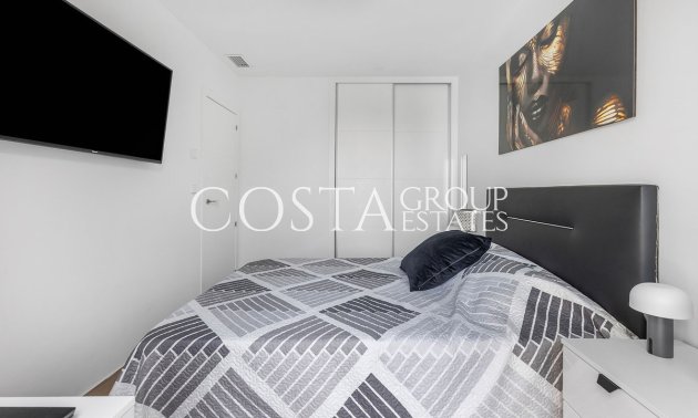 Resale - Villa -
Orihuela Costa - Vista Bella Golf