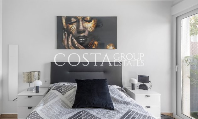 Resale - Villa -
Orihuela Costa - Vista Bella Golf