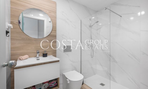 Resale - Villa -
Orihuela Costa - Vista Bella Golf