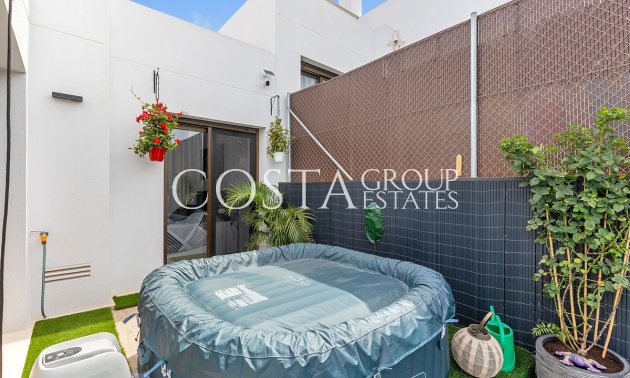 Resale - Villa -
Orihuela Costa - Vista Bella Golf