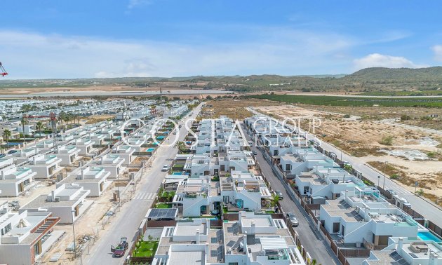 Resale - Villa -
Orihuela Costa - Vista Bella Golf