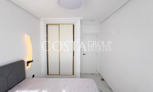 Resale - House -
Orihuela Costa