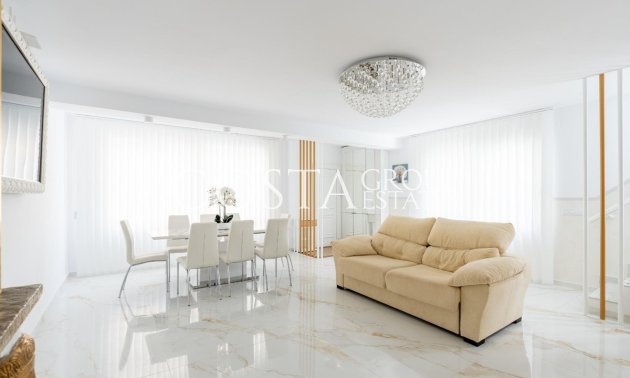 Herverkoop - Huis -
Orihuela Costa - Punta Prima