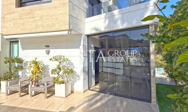 Herverkoop - Villa -
Orihuela Costa - Villamartin