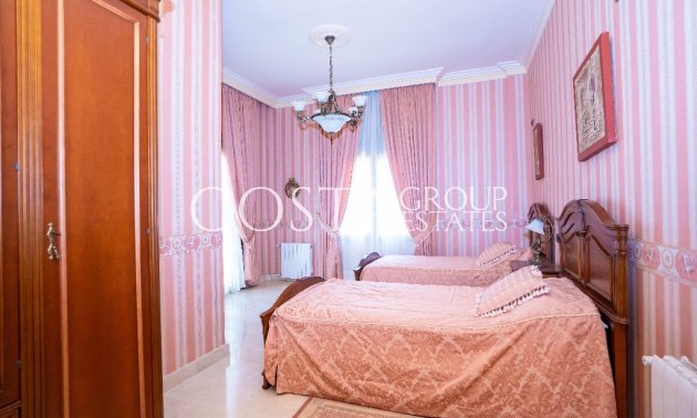 Odsprzedaż - Willa -
Orihuela Costa - Campoamor