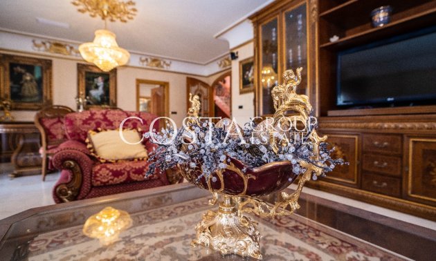 Odsprzedaż - Willa -
Orihuela Costa - Campoamor