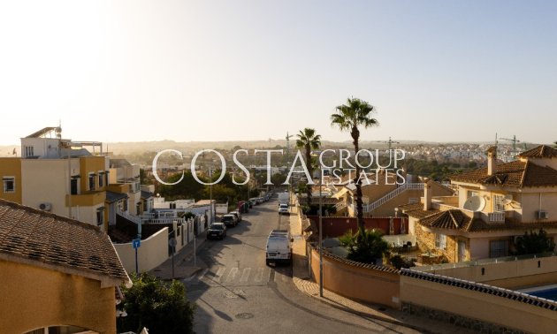 Odsprzedaż - Willa -
Orihuela Costa - Los Altos