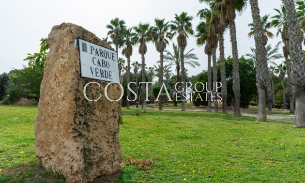 Odsprzedaż - Willa -
Orihuela Costa - Los Altos