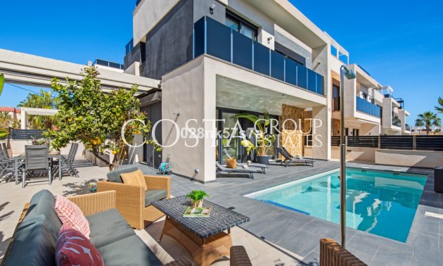 Odsprzedaż - Willa -
Orihuela Costa - Lomas De Campoamor