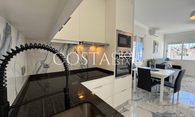 Resale - Villa -
Torrevieja - El Chaparral