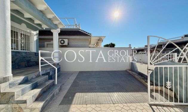 Resale - Villa -
Torrevieja - El Chaparral